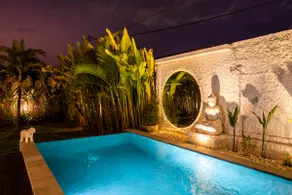Villa Innerbloom stylish 2BR with large pool & garden - Image 3