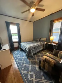 Renovated Home Close to Downtown - Image 4