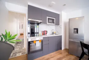 Bright 1-bedroom apartment with sunny terrace - Image 5