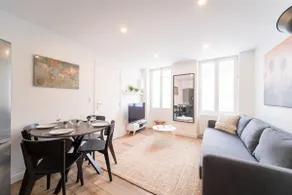Bright 1-bedroom apartment with sunny terrace - Image 4