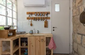 Recently Renovated -Historic, Charming & Cosy 1BDR - Image 4