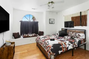 Krystal Oasis with King Bed, pool, office and gym - Image 4