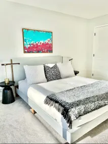 Generous 4BR Family Retreat: 2 Levels & Garage - Image 4