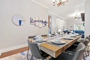 3 Story home w/ 10 beds & Free off-street parking - Image 3