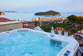 New & Stunning Views in Luxury 5* Divona Apartment - Image 4