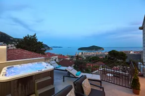 New & Stunning Views in Luxury 5* Divona Apartment - Image 2