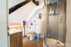 Cozy studio and free parking - Image 4