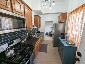 Updated Downtown Apartment - Image 4
