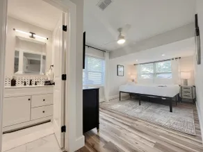 Stunning Modern 4/2 Pool Home! - Image 5