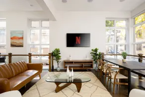 Spacious, Sun`filled Brownstone in Heart of Boston - Image 2