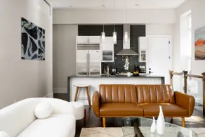 Spacious, Sun`filled Brownstone in Heart of Boston - Image 3