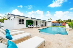 La Femme Paradise/Hot Tub/Minigolf/Jacuzzi/5 Bedrooms - Image 3