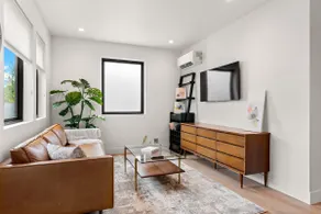 Sunnyside Modern Carriage House - Image 2