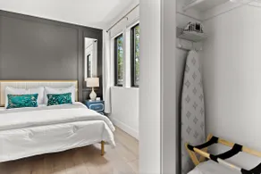 Sunnyside Modern Carriage House - Image 4