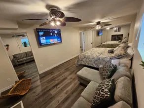 Smart Blue House W/ 2 Car Garage and Fiber. - Image 3