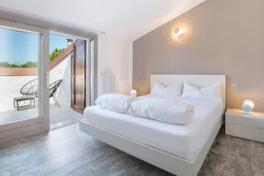 BE HOME Apartments-Luxury Penthouse/Pool/lake view - Image 3