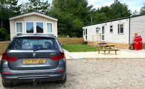 Fishing Cabin no. 4 at Redwood Fishery in York - Image 3