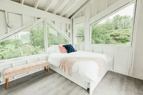 Waterfront 4-Cabin Village - Image 2