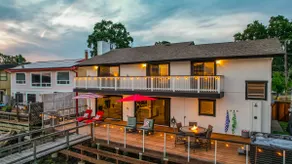 Beautiful lake house w/ stunning sunset views! - Image 2