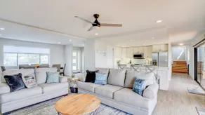 Beautiful lake house w/ stunning sunset views! - Image 4