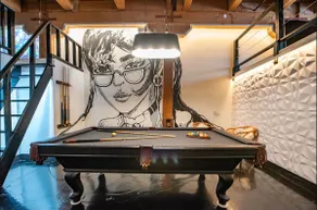 Arts District Gem•3BR Loft•Free Parking+Pool Table - Image 5