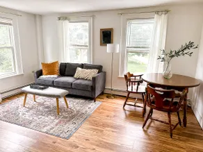 Historic 1-Bedroom Apartment - Image 3
