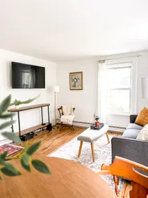 Historic 1-Bedroom Apartment - Image 2