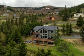 Mountainside Estate: Hot tub, theater, iconic view - Image 3