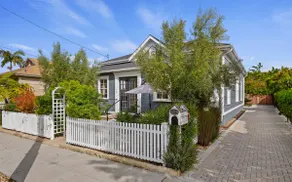 Walkable wine, beach, cafes, downtown, & dolphins - Image 2