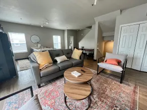 Spacious Town Home in Waverly - Image 5