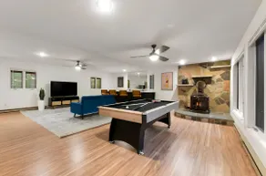 HUGE Poconos Mansion w Hot Tub, Game Room, FirePit - Image 4