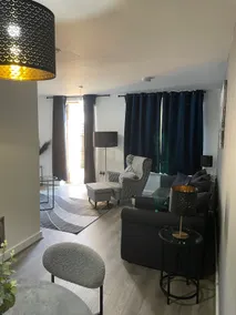 Contemporary Haven: 4-Bed House in Dagenham - Image 5