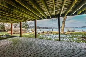 House on the Lake - Image 4