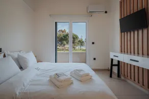 East Bridge Suite - Image 3