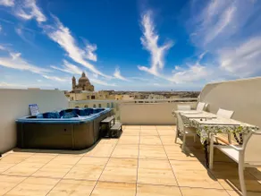 Beautiful spacious penthouse - Image 3
