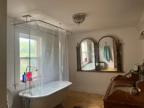 4 Bedroom/ 5 Bed Farmhouse 1 block from waterfall - Image 3