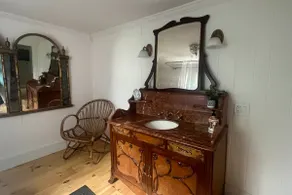 4 Bedroom/ 5 Bed Farmhouse 1 block from waterfall - Image 4