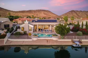 Lakefront Views w/ Infinity Pool & Hot Tub - Image 4