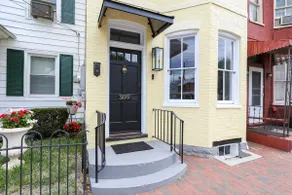 Brewhouse renovated row house steps from downtown - Image 3