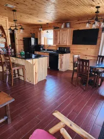 Cabin with hot tub! - Image 5