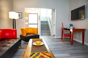 Stunning 2-bedroom Condo - Image 5