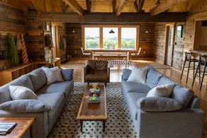 Modern log cabin w/ mountain views - Image 3