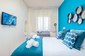 Art Deco' - Sleepwithme - Free Parking - Free Breakfast - Very Friendly Staff - Image 4