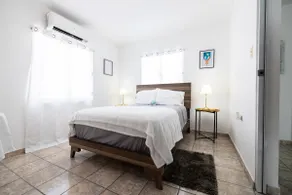 R&V Combate Beach House, 2nd Floor with Pool - Image 4