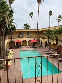 Cute Condo in Hidden Palms - Image 4