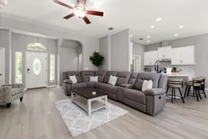Charming McQueeney House - Image 5