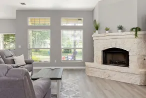 Charming McQueeney House - Image 4