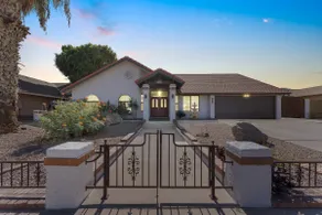 Encanto Retreat, Free Heated Pool & EV charger - Image 2