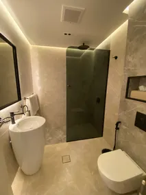Modern design apartment with self check-in - Image 4