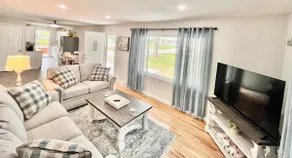 Modern Farm, Hot Tub, 3 King Bed - Image 4